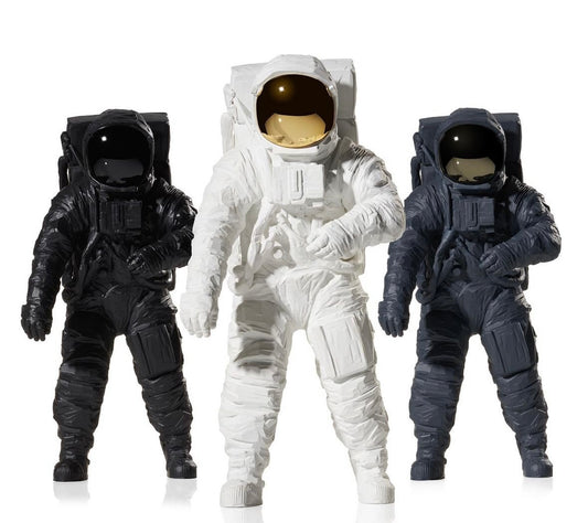 Moon Walker designed by Michael Kagan

White poly resin 

H 27,94 cm H 11 in W 12,7 cm W 5 in D 12,7 cm D 5 in
White astronaut